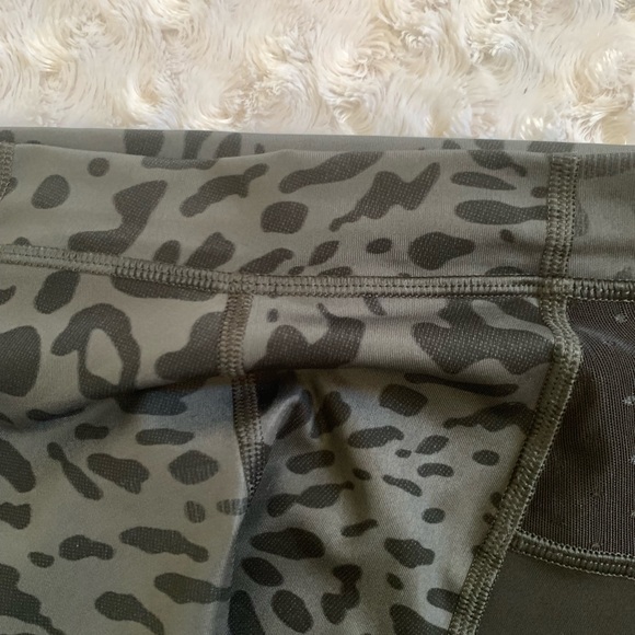 Lululemon leopard print mesh just breathe pant - Picture 7 of 8